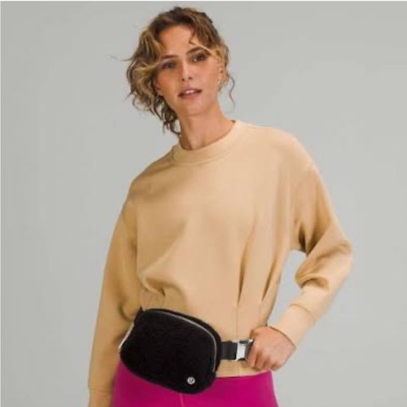 lululemon athletica Handbags - Lululemon Everywhere Belt Bag Fleece / Sherpa